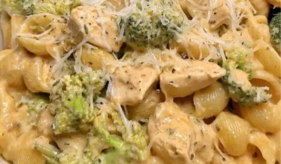 Creamy Crockpot Chicken Broccoli Pasta with Ranch and Cheddar