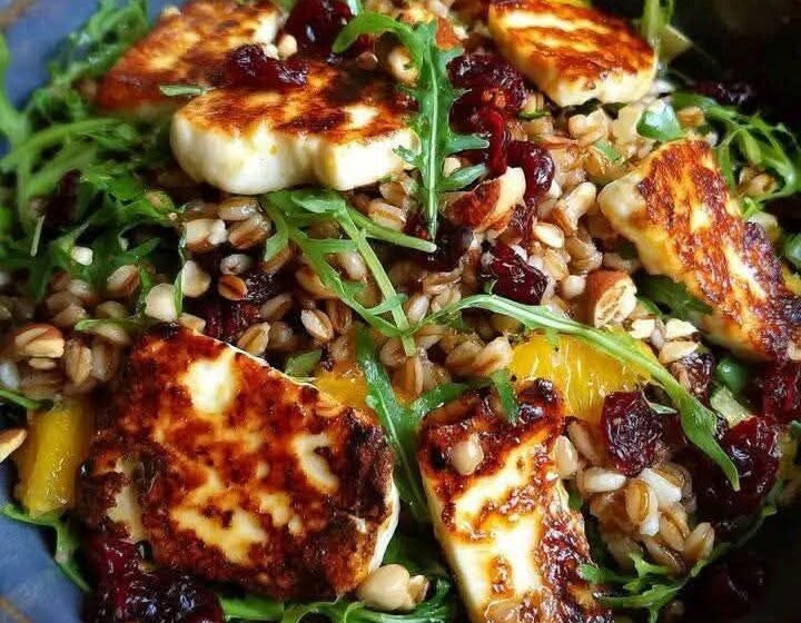 Mediterranean-Inspired Halloumi and Farro Salad (Nutty, Chewy, Fresh)